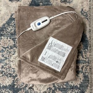 Heated Blanket - Full Size/Throw - 60" x 50" - Like New!